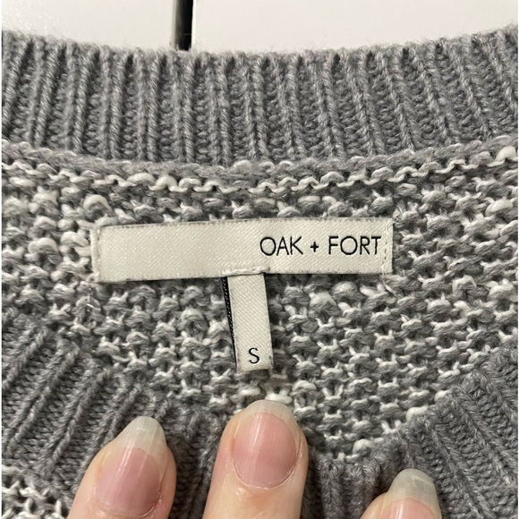 #114-OAK AND FORT -grey knit sweater - Picture 3 of 4